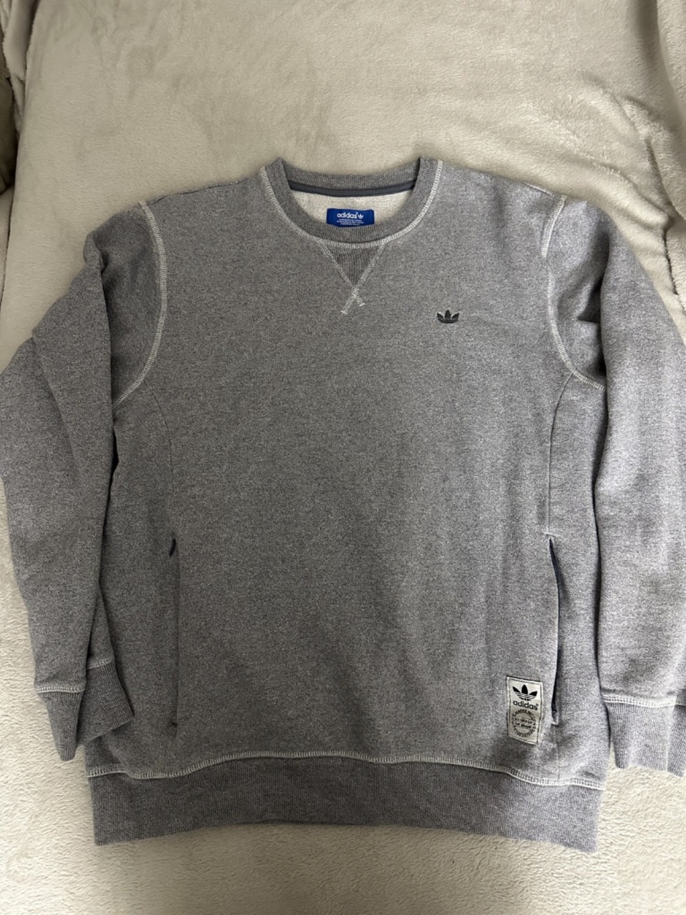 Adidas Crew Neck Sweatshirt w/Zip Pockets--Blue Heather-- Medium